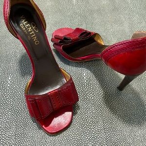 Valentino Garavani Red Leather heels 👠 GORGEOUS